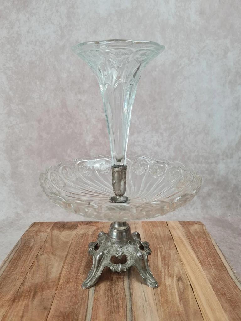 Centre de table ancien en verre moulé et métal argenté