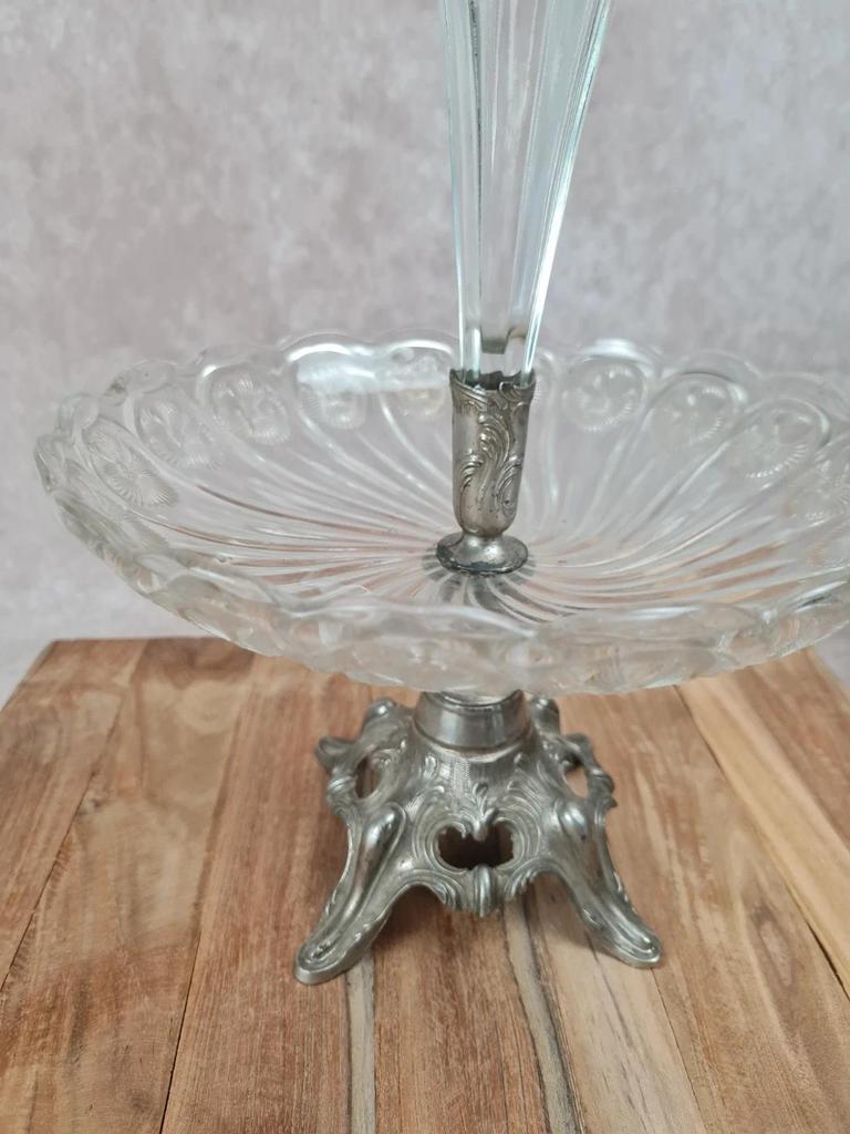 Centre de table ancien en verre moulé et métal argenté