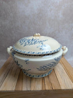 Soupière ancienne en terre de fer Gien – Modèle Fougère – Décor bleu