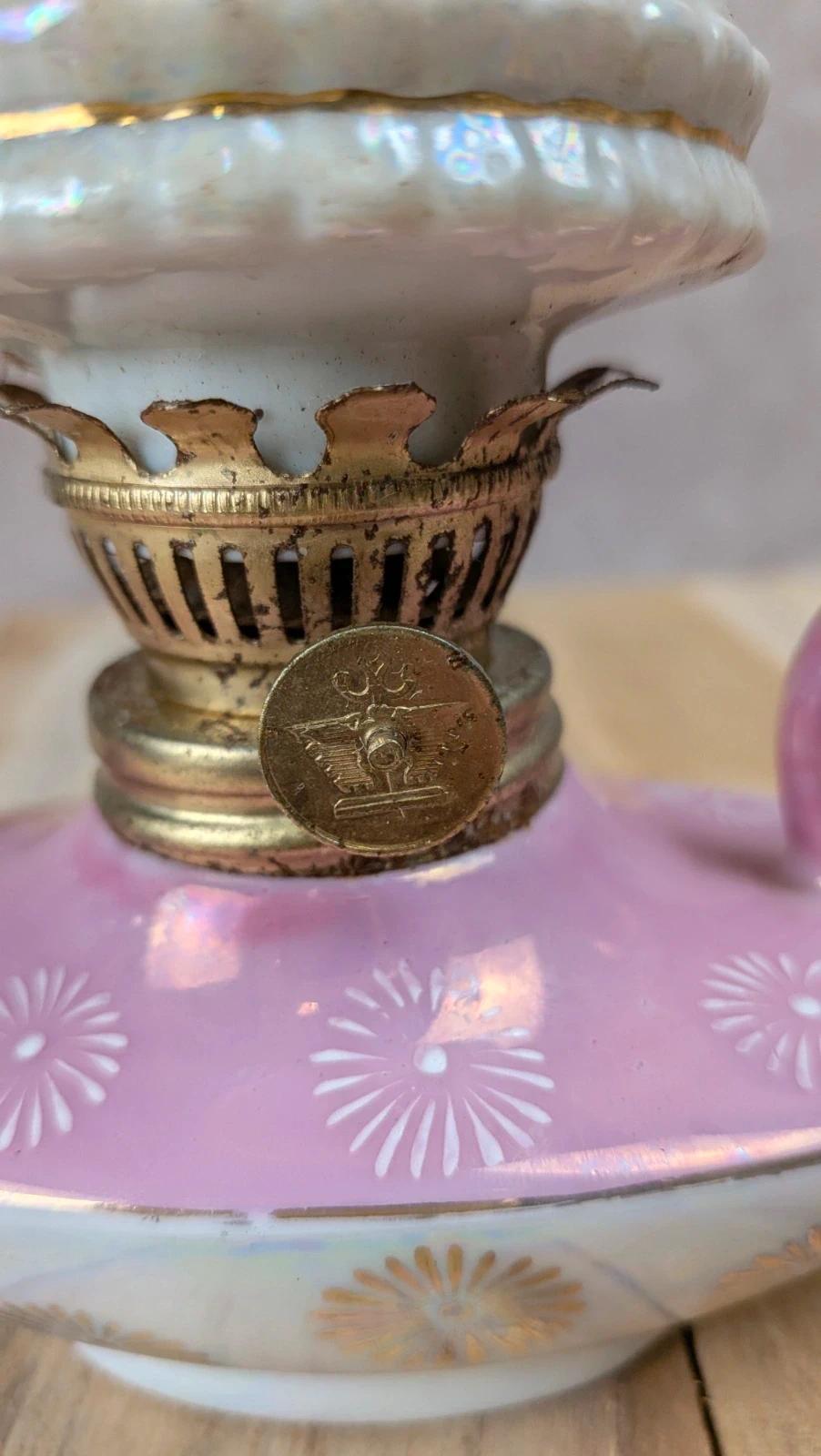 Lampe à huile ancienne rose nacrée