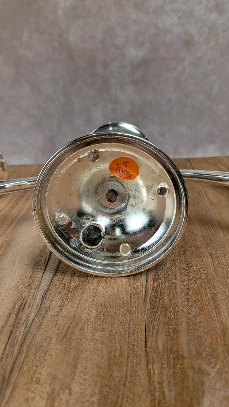 Chandelier ancien 3 feux en métal argenté – style classique