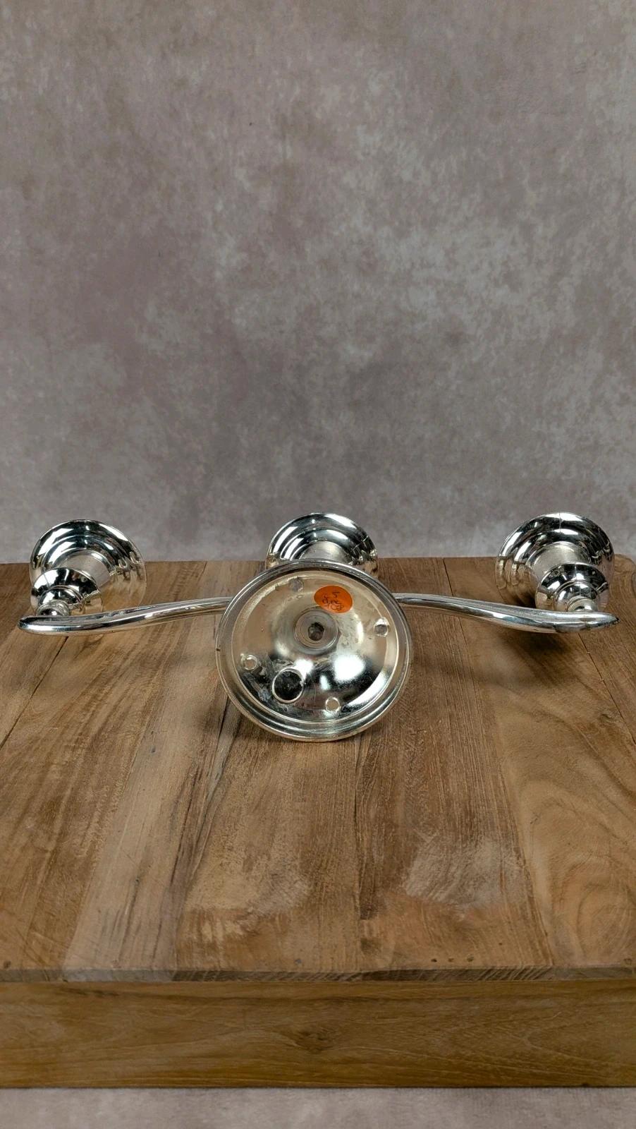 Chandelier ancien 3 feux en métal argenté – style classique