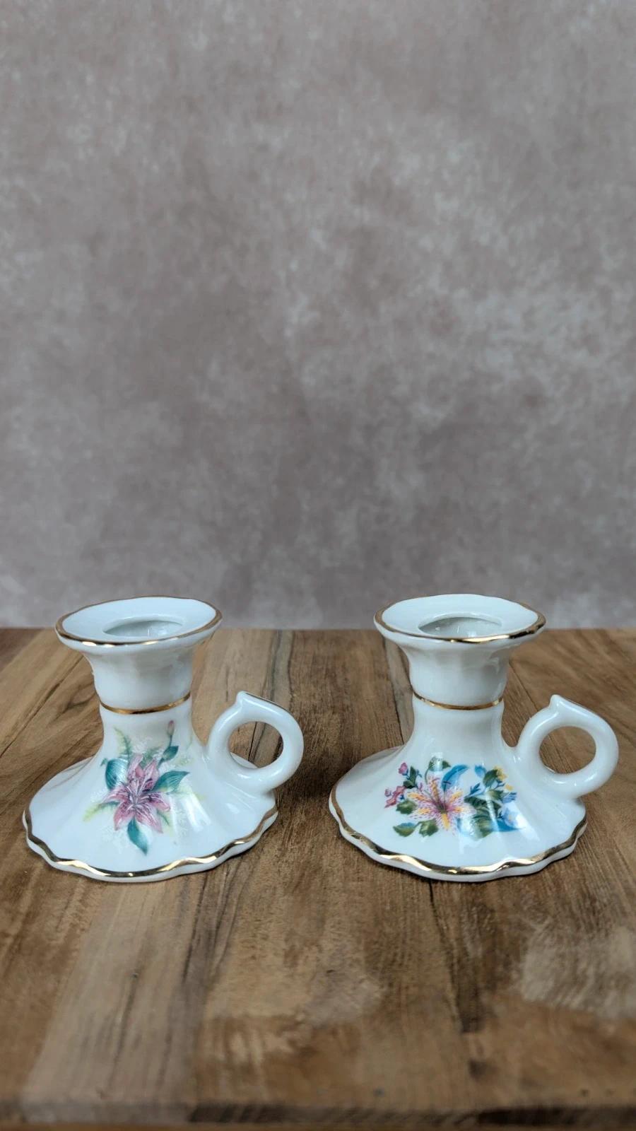 Charmant duo de bougeoirs anciens en porcelaine – Filet doré fait main