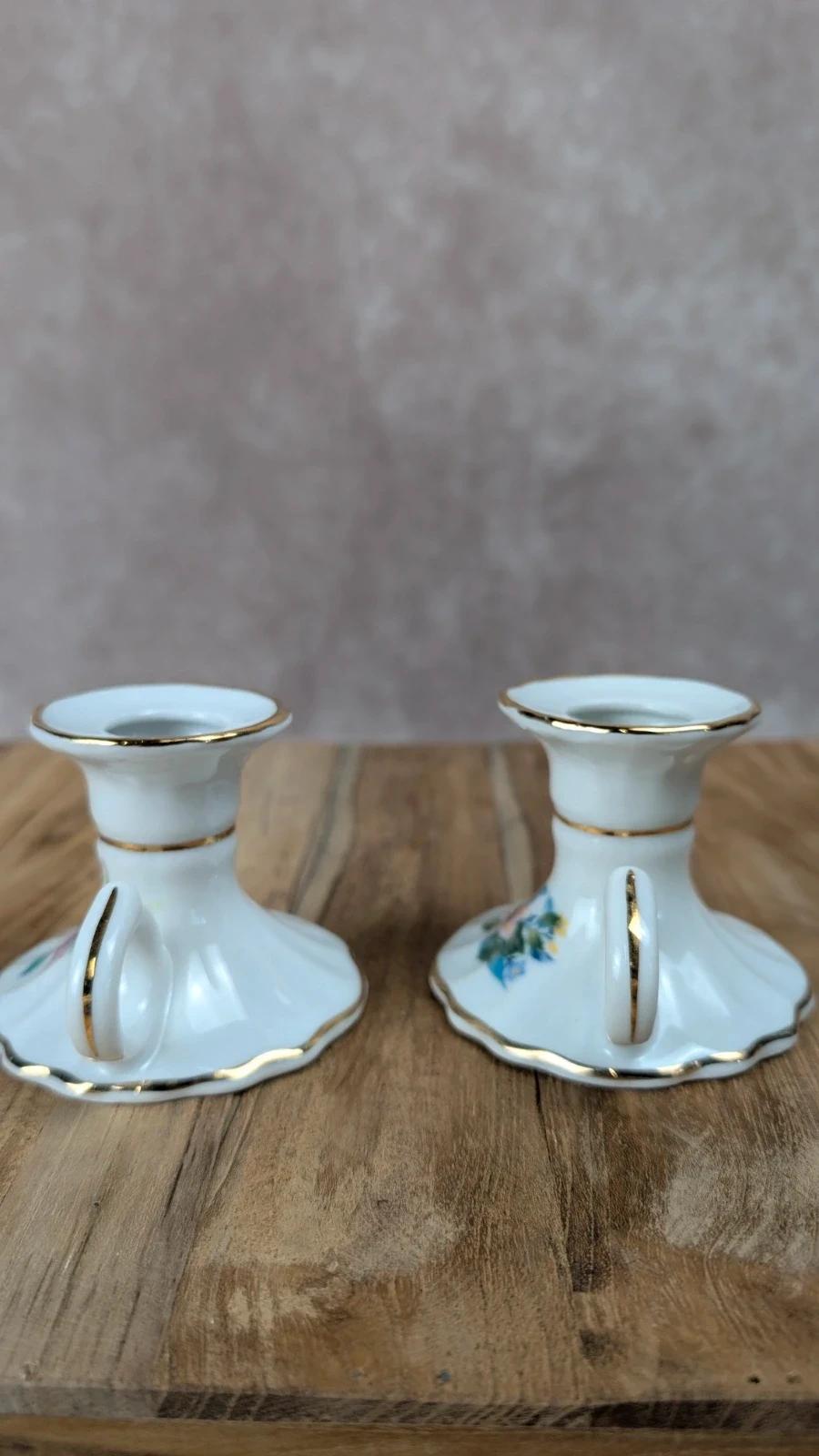 Charmant duo de bougeoirs anciens en porcelaine – Filet doré fait main