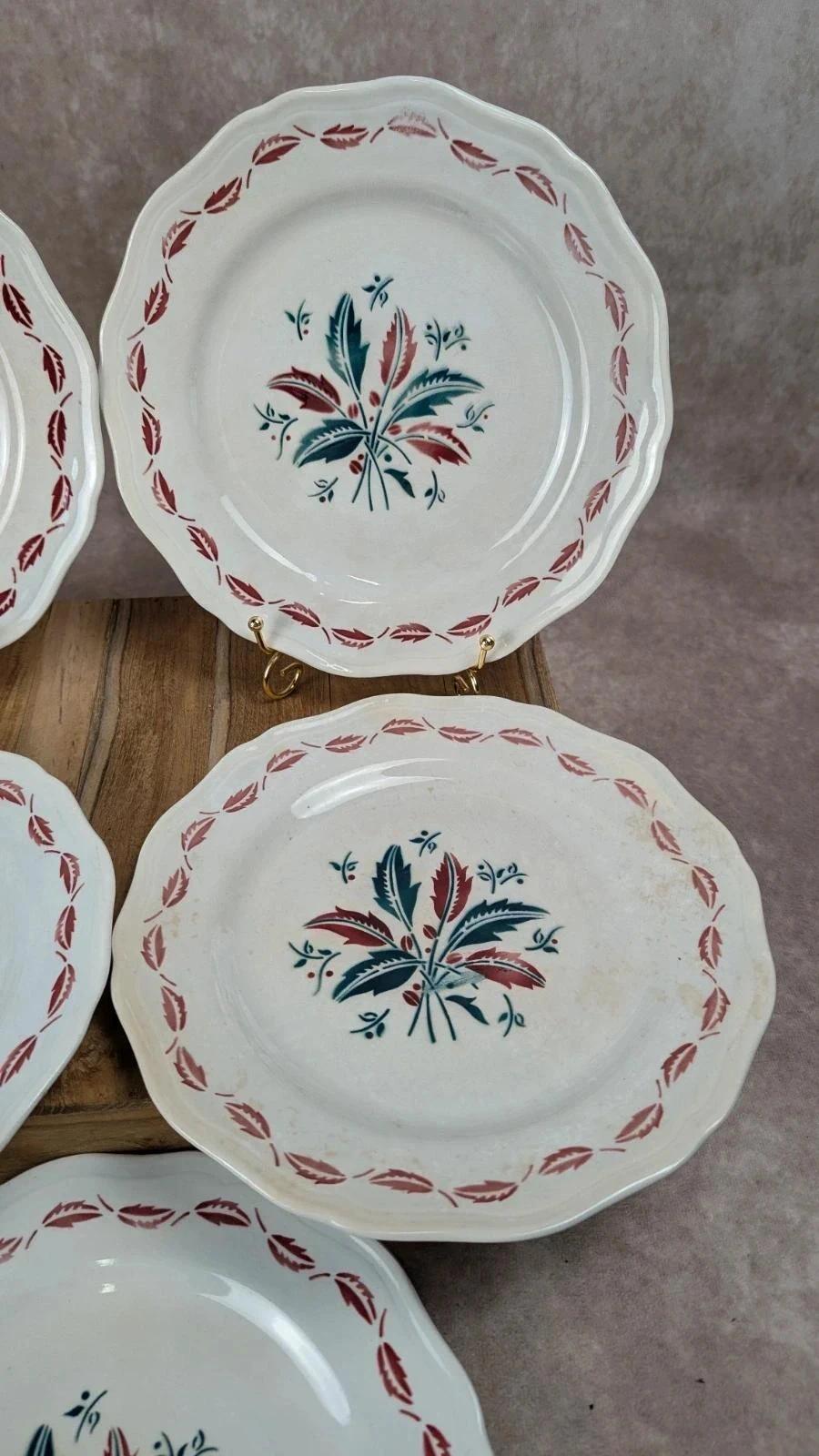 Charmant lot de 5 assiettes plates anciennes L’amandinoise – modèle Auvergne