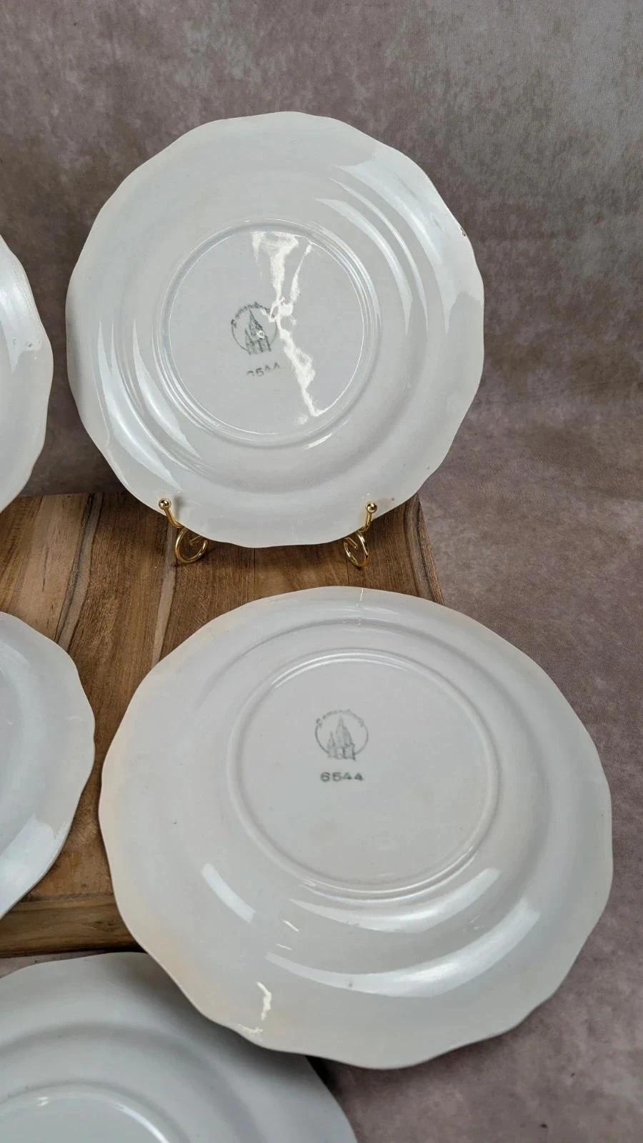Charmant lot de 5 assiettes plates anciennes L’amandinoise – modèle Auvergne