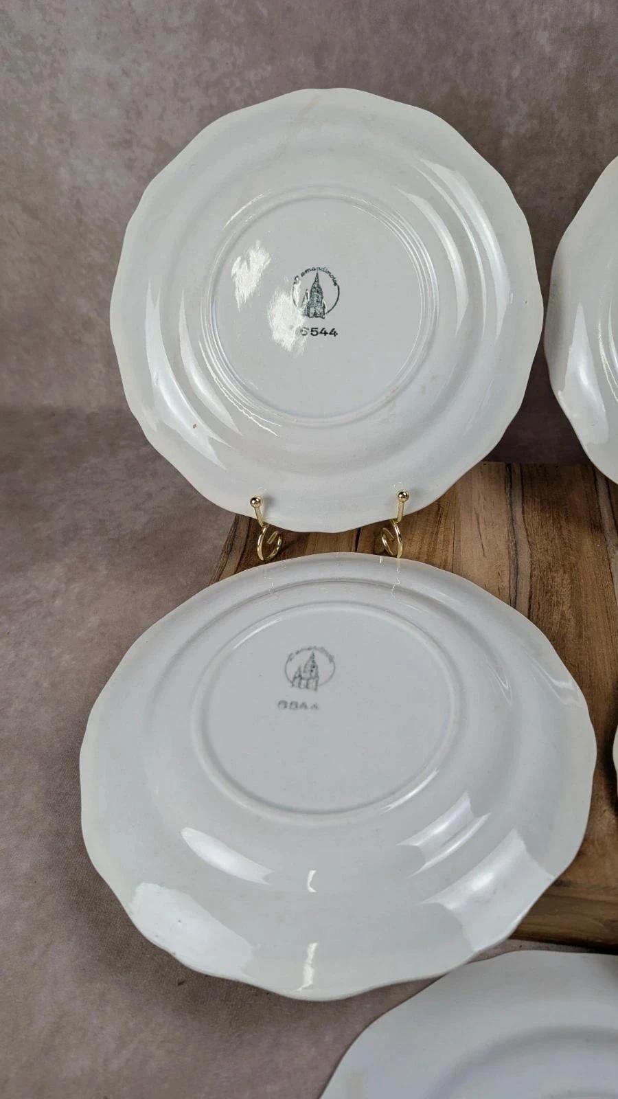Charmant lot de 5 assiettes plates anciennes L’amandinoise – modèle Auvergne