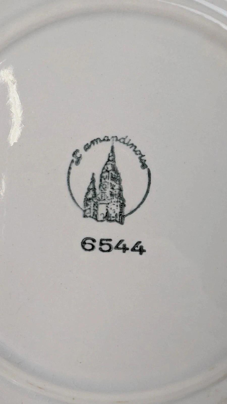 Charmant lot de 5 assiettes plates anciennes L’amandinoise – modèle Auvergne