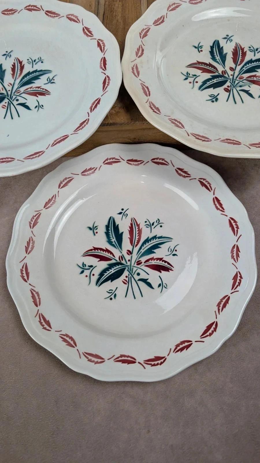 Charmant lot de 5 assiettes plates anciennes L’amandinoise – modèle Auvergne