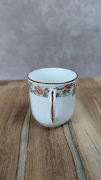 Charmant service à thé ancien fleuri en porcelaine fine