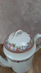 Charmant service à thé ancien fleuri en porcelaine fine