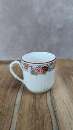 Charmant service à thé ancien fleuri en porcelaine fine