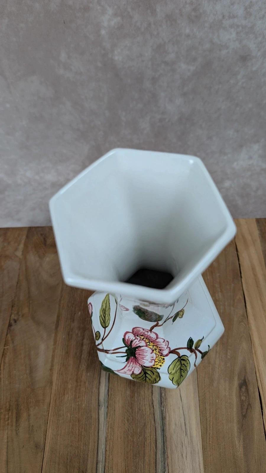Charmant vase ancien V. Bassano – faïence italienne peinte à la main