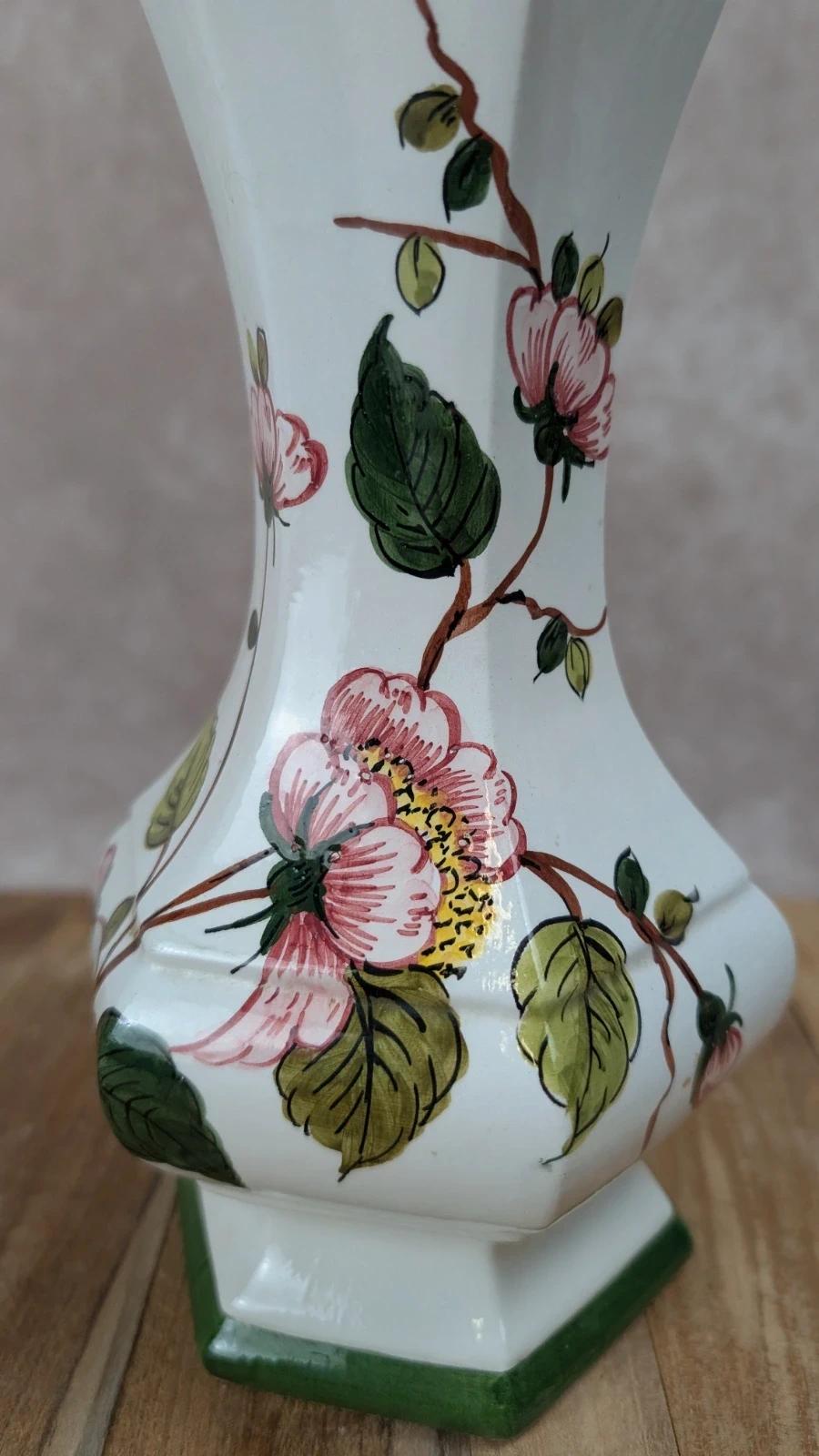 Charmant vase ancien V. Bassano – faïence italienne peinte à la main