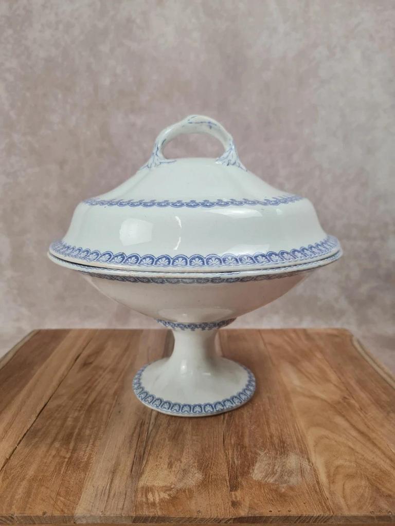 Compotier ancien couvert sur pied – Faïence anglaise Etruscan Border – fin Xixe