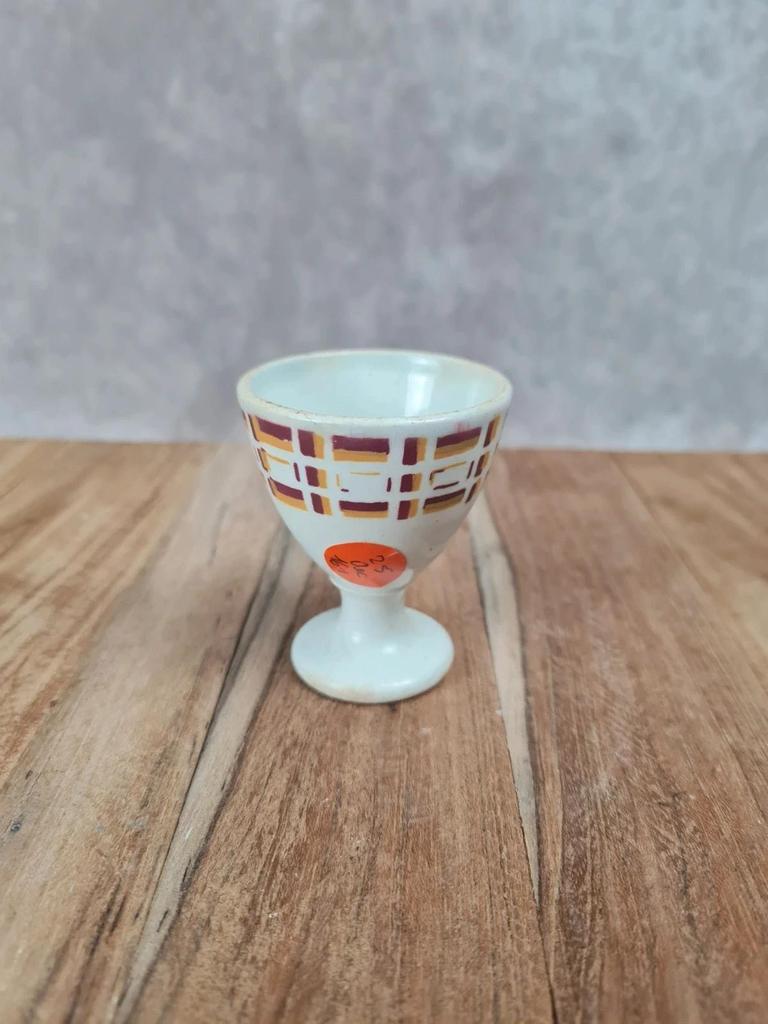 Coquetier ancien terre de fer décor géométrique Art déco