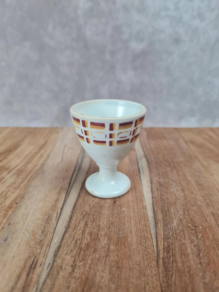 Coquetier ancien terre de fer décor géométrique Art déco