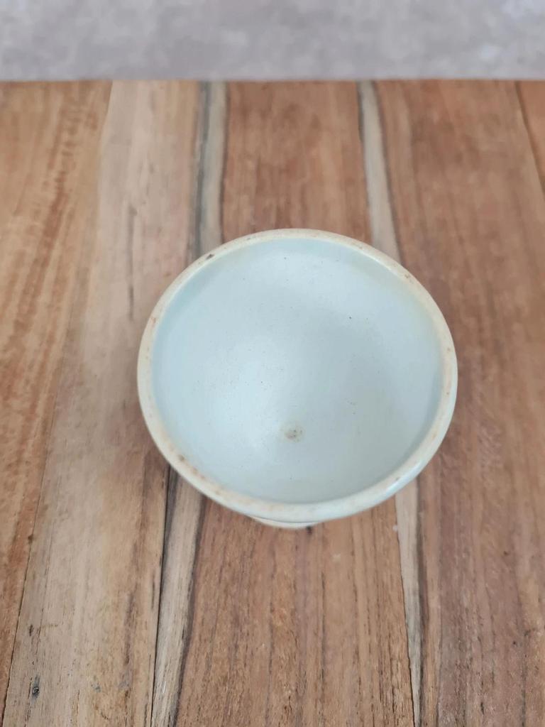 Coquetier ancien terre de fer décor géométrique Art déco