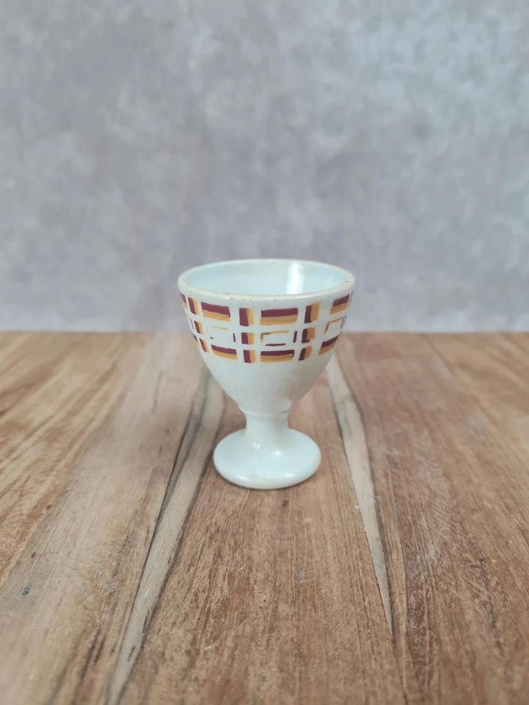 Coquetier ancien terre de fer décor géométrique Art déco