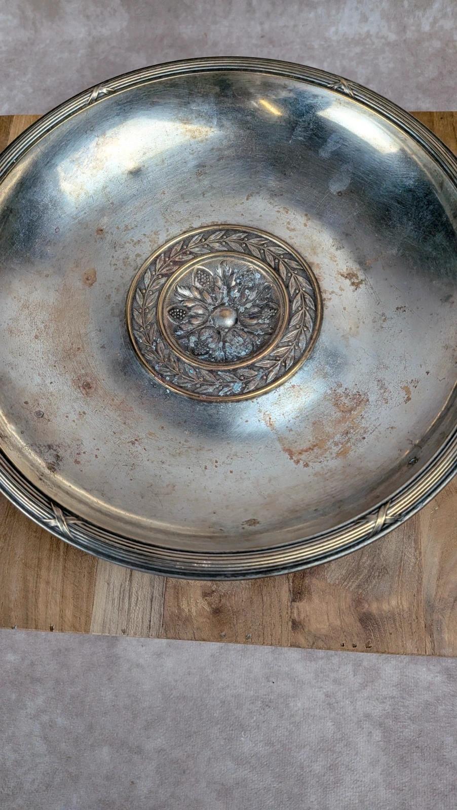 Coupe ancienne en métal argenté poinçonné – décor floral & anses travaillées