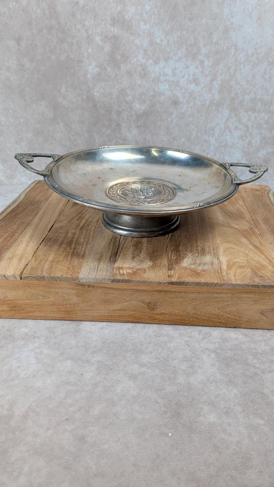 Coupe ancienne en métal argenté poinçonné – décor floral & anses travaillées