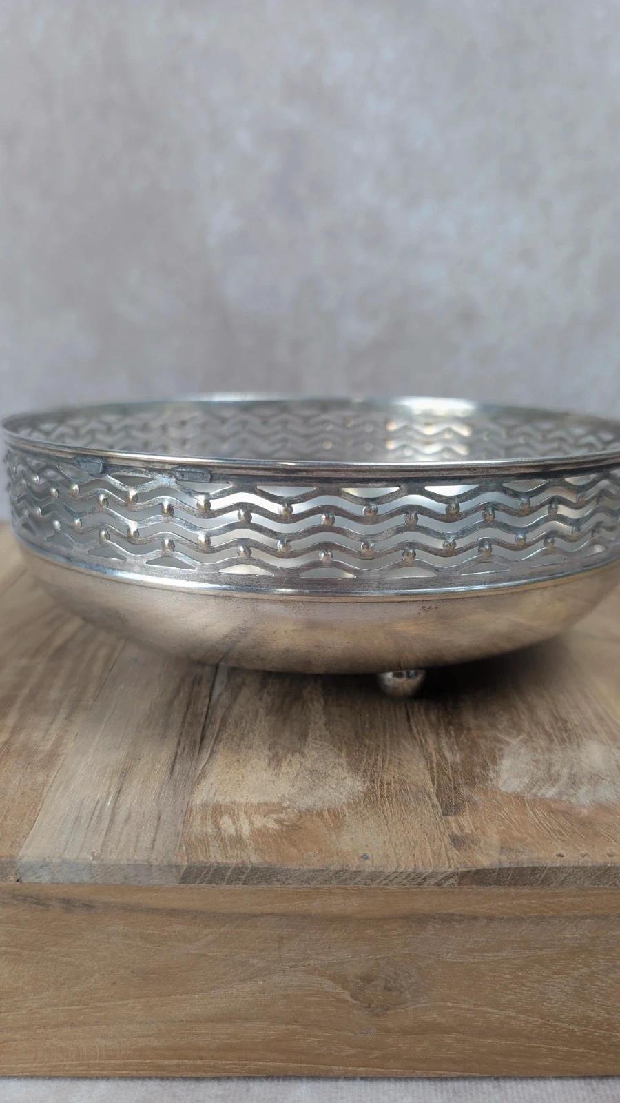 Coupe en métal argenté