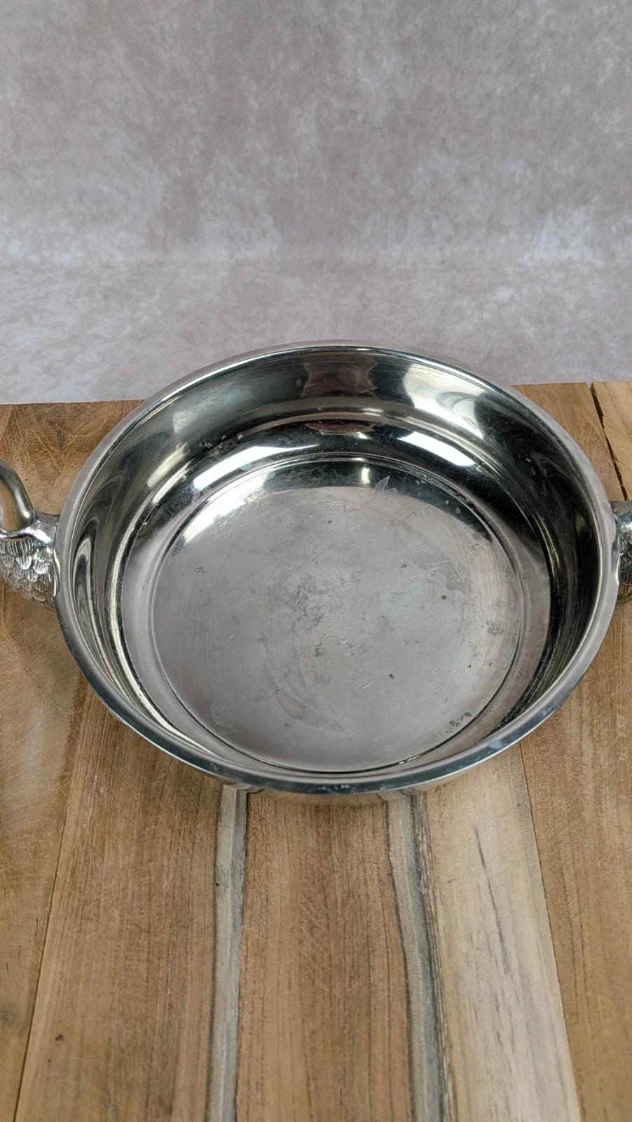 Coupe métal argenté avec anses cygnes
