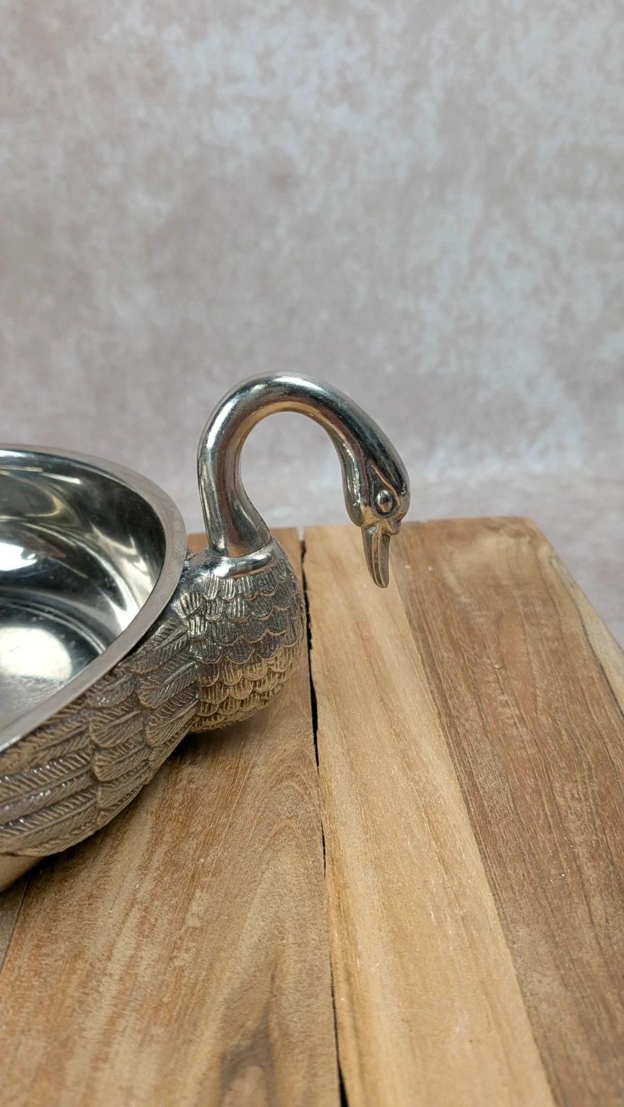 Coupe métal argenté avec anses cygnes