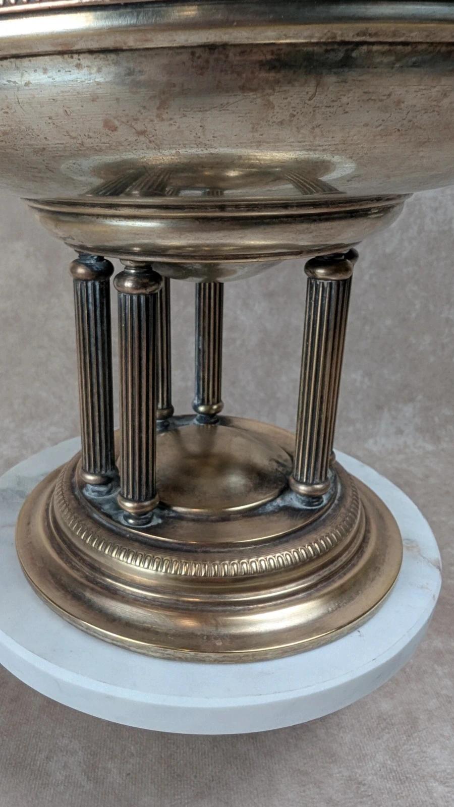 Coupe sur pied en métal argenté – décor floral Empire