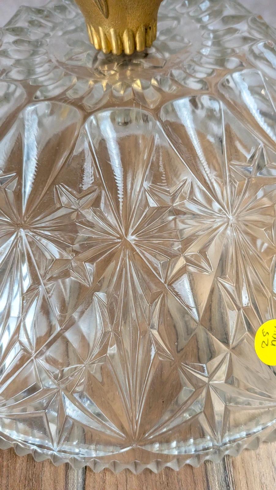 Coupe vintage sur pied en laiton