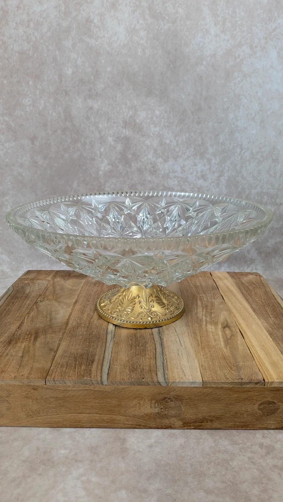 Coupe vintage sur pied en laiton