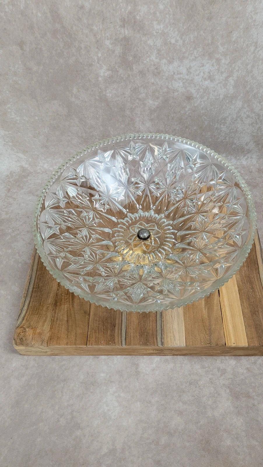 Coupe vintage sur pied en laiton