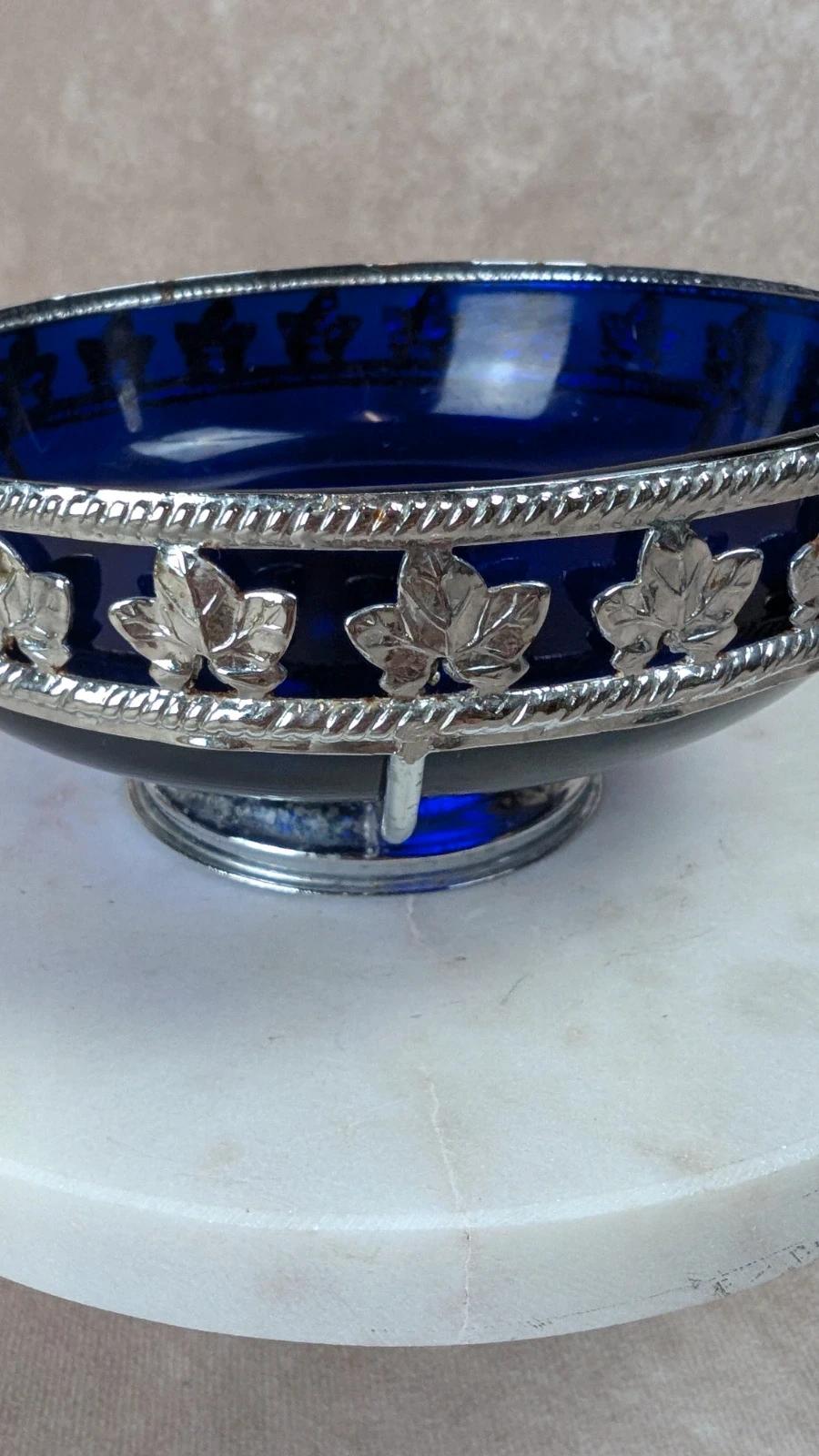 Coupelle vintage en verre bleu cobalt et métal argenté