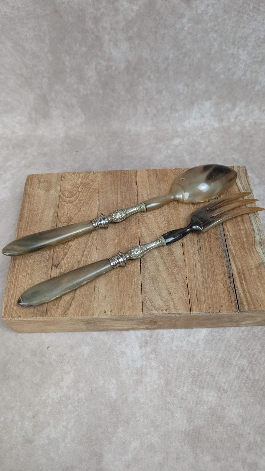 Couverts à salade anciens corne & métal argenté