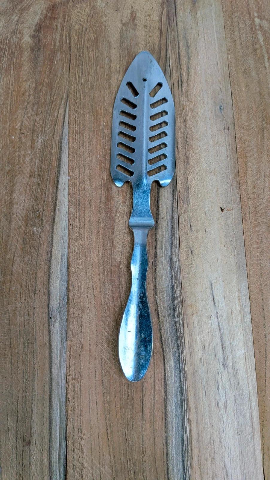 Cuillère à absinthe ancienne en métal argenté –