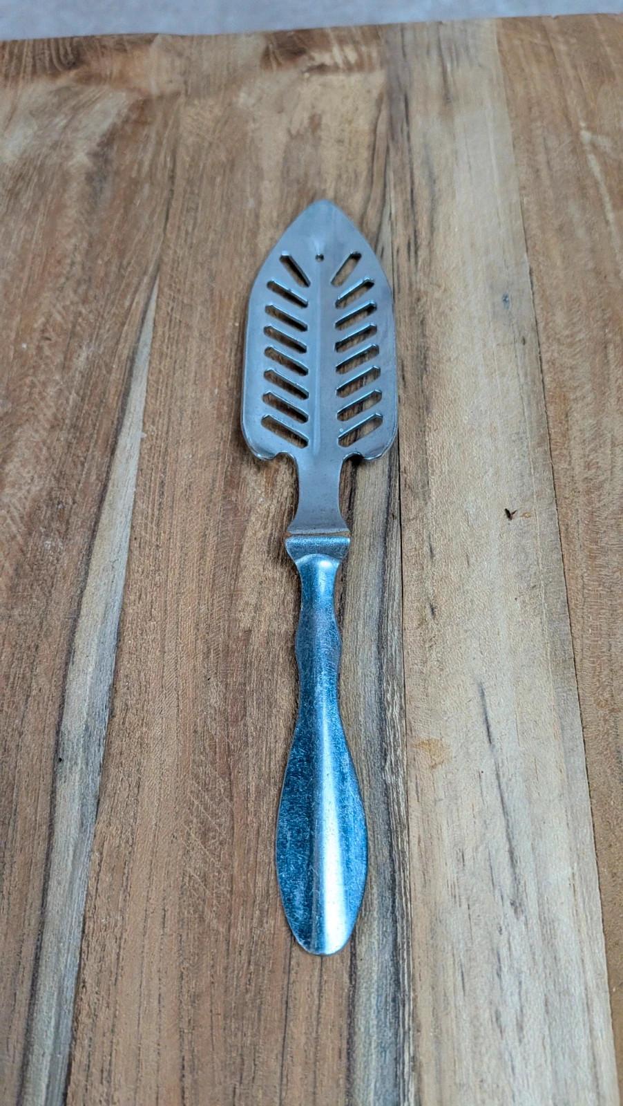 Cuillère à absinthe ancienne en métal argenté –