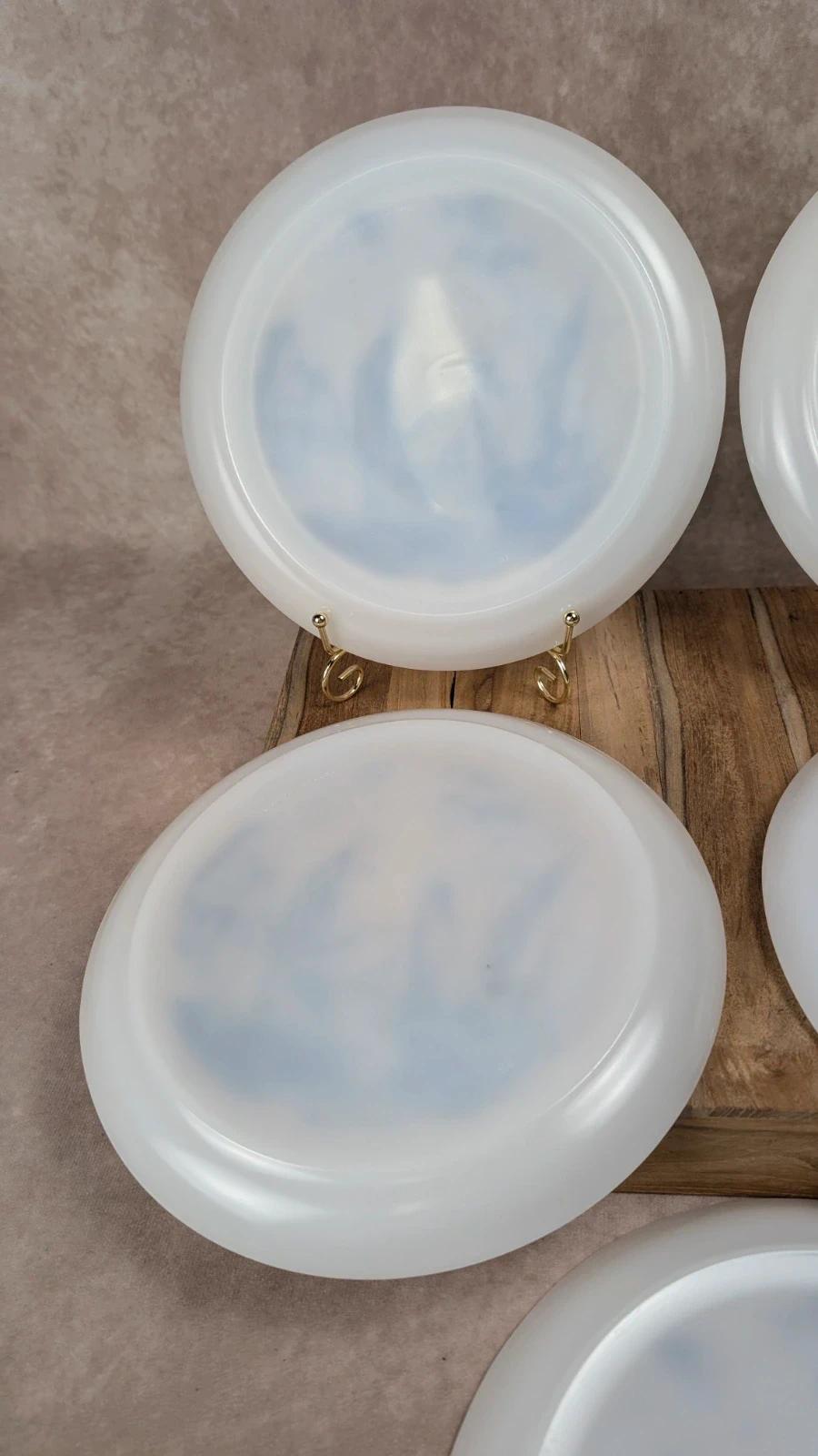 Charmant lot de 5 assiettes Arcopal décor “bateaux” bleu