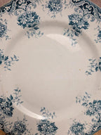 Assiette ancienne Terre de Fer décor bleu floral