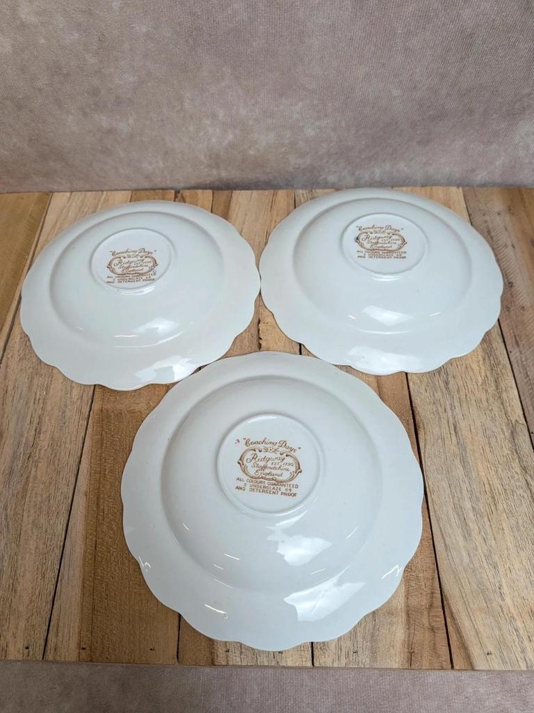 Lot de 3 soucoupes anciennes Staffordshire Coaching Days Ridgway