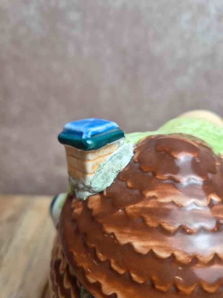 Théière vintage en forme de maison – céramique émaillée cottage