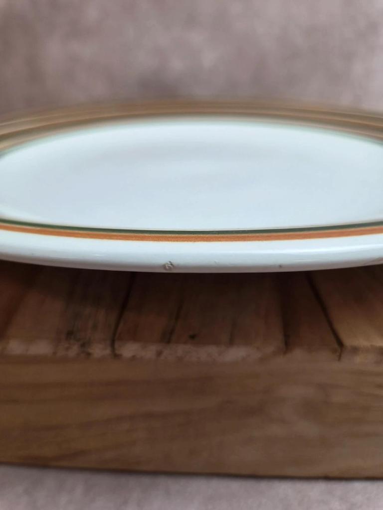 Plat rond Sarreguemines peint à la main – décor rayures vertes et brunes