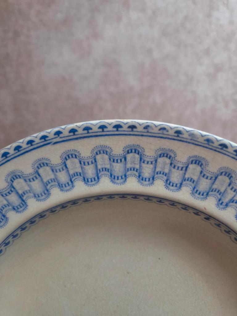 Grande assiette creuse ancienne anglaise B.p.w.&m. Milan – Terre de fer