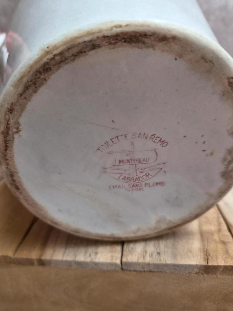 Broc de toilette Terre de Fer Creil & Montereau Sanremo – décor pommes de pin rare