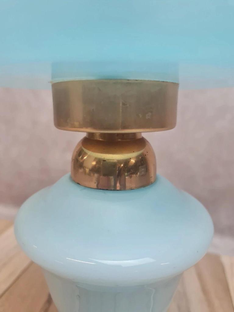Lampe vintage en opaline bleue – esprit boudoir 💙