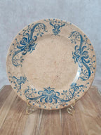 Assiette ancienne modèle “joconde”, décor bleu victorien