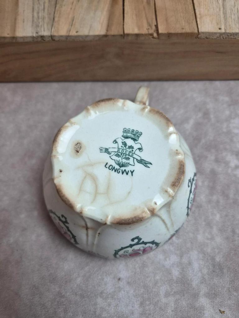 Tasse à chocolat Longwy La Samaritaine modèle Rose ancienne