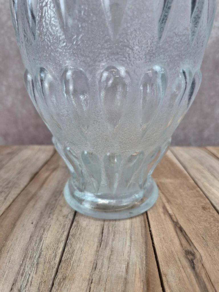 Vase vintage en verre pressé moulé givré années 50 – Grand modèle décor gouttes