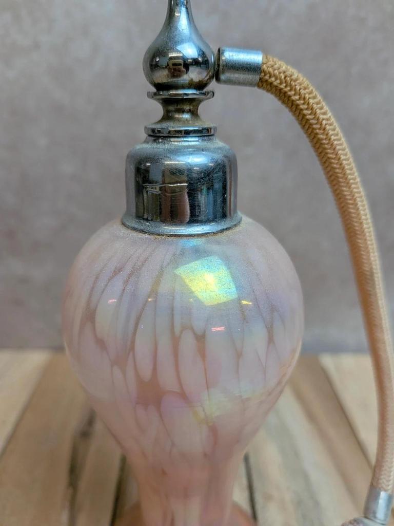 Flacon de parfum ancien verre irisé rose poire vaporisateur vintage