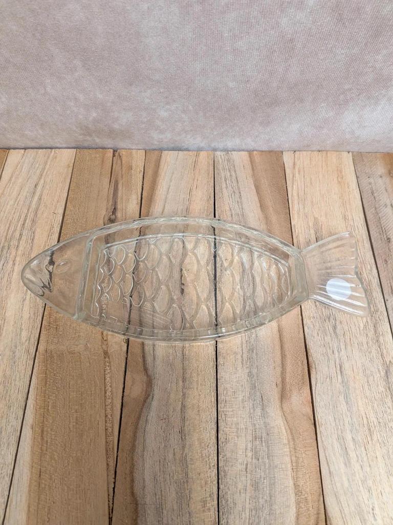 Ramequin ancien en verre moulé forme poisson