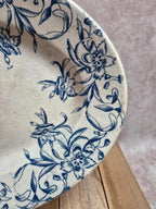 Plat ovale ancien Terre de fer bleu décor floral – 34 cm